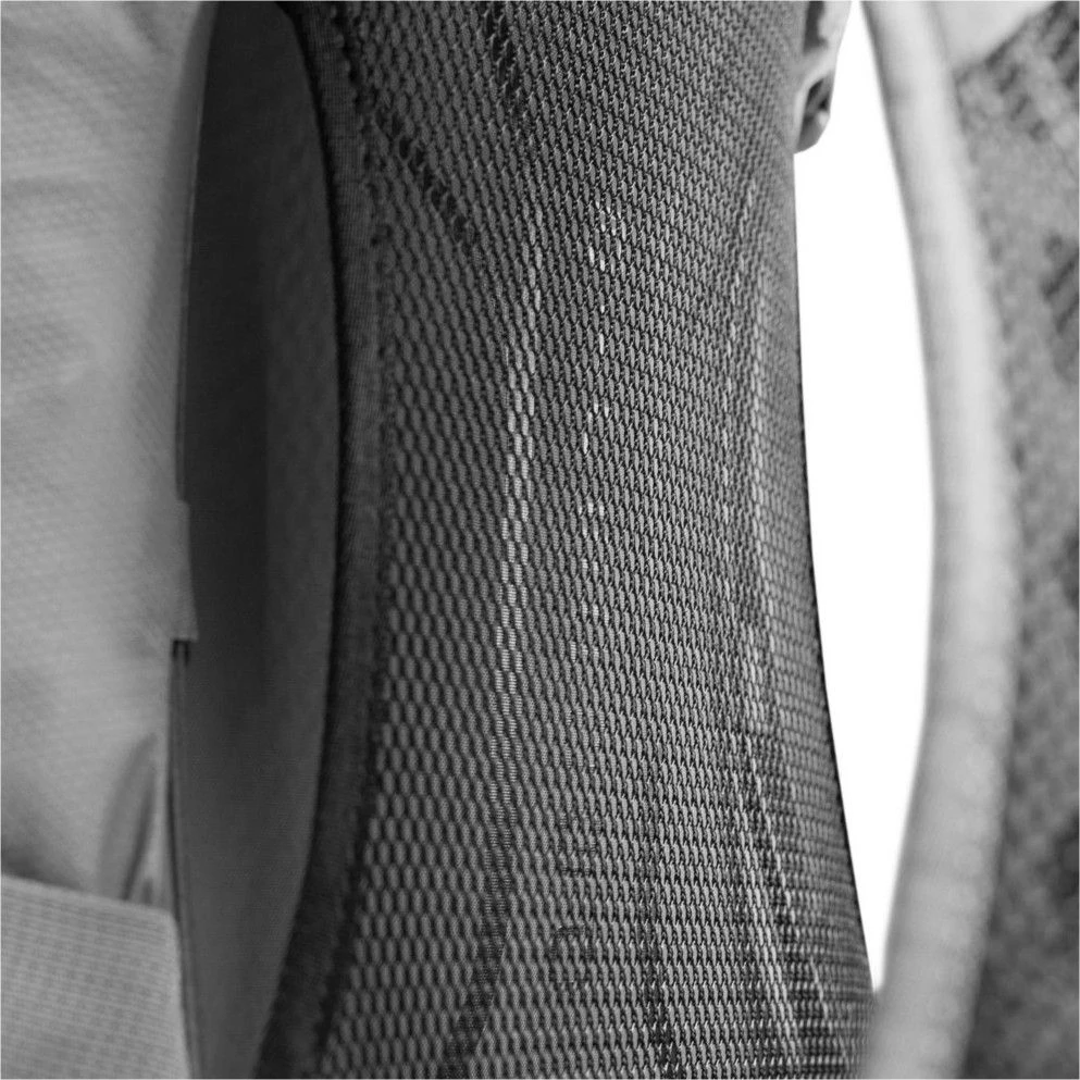 Osprey Hikelite 18 Backpack Black 3 Osprey Hikelite 18 Backpack Black - Image 3