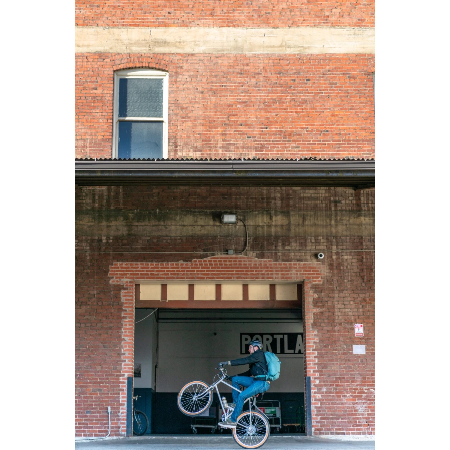 Osprey Metron 24 Backpack - Black 13 Osprey Metron 24 Backpack - Black - Image 13