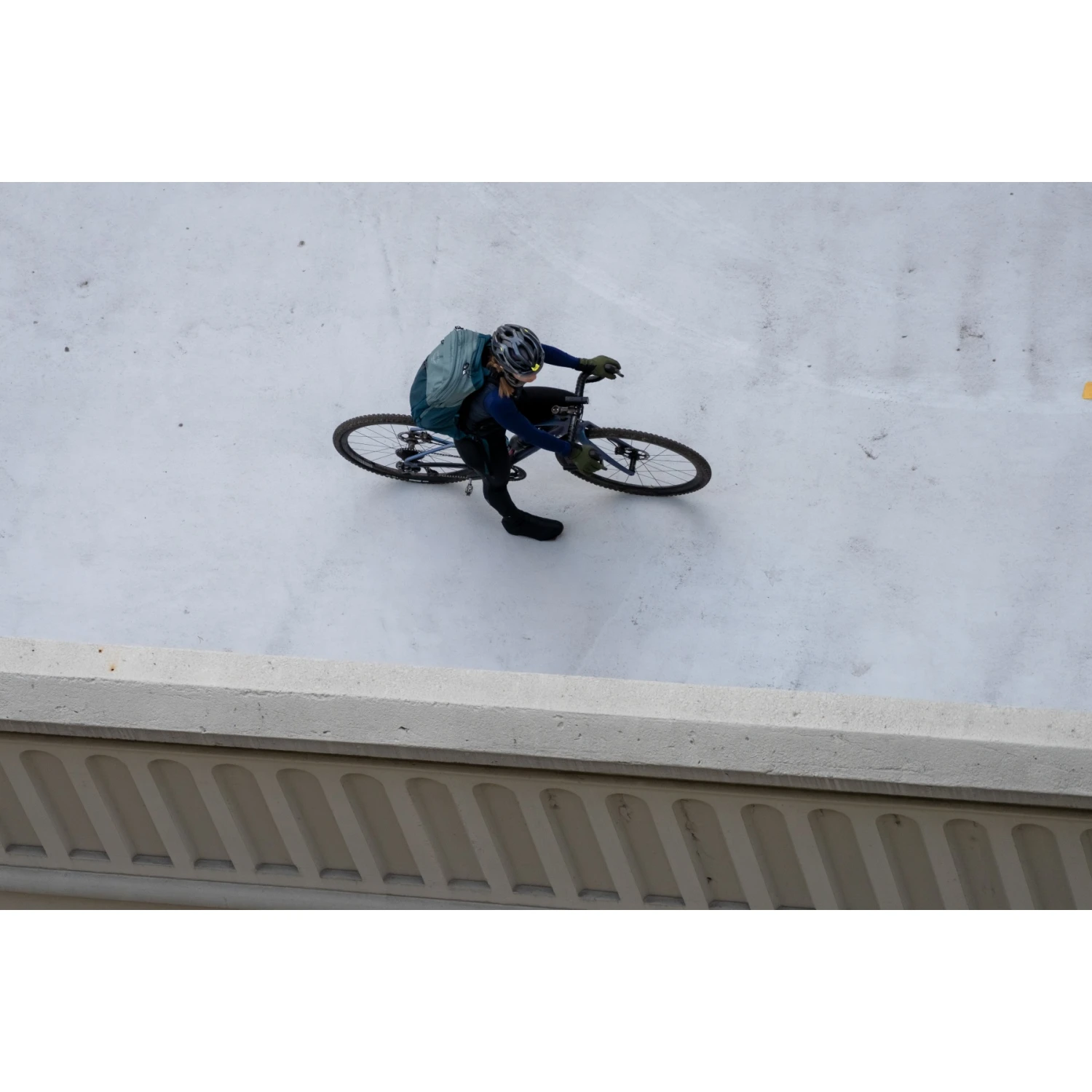 Osprey Radial 26+8 Backpack - Tan Concrete 11 Osprey Radial 26+8 Backpack - Tan Concrete - Image 11