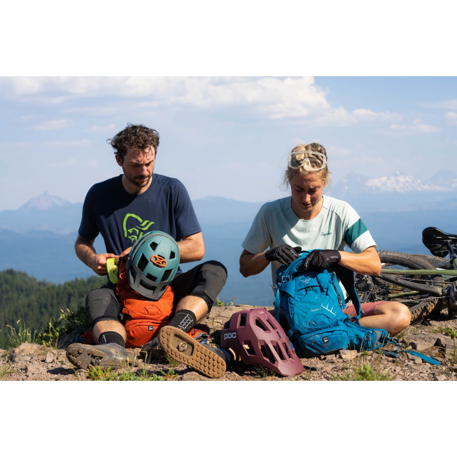 Osprey Raven 14 Women's Backpack + Hydration Bladder - Aprium Purple 7 Osprey Raven 14 Women's Backpack + Hydration Bladder - Aprium Purple - Image 7