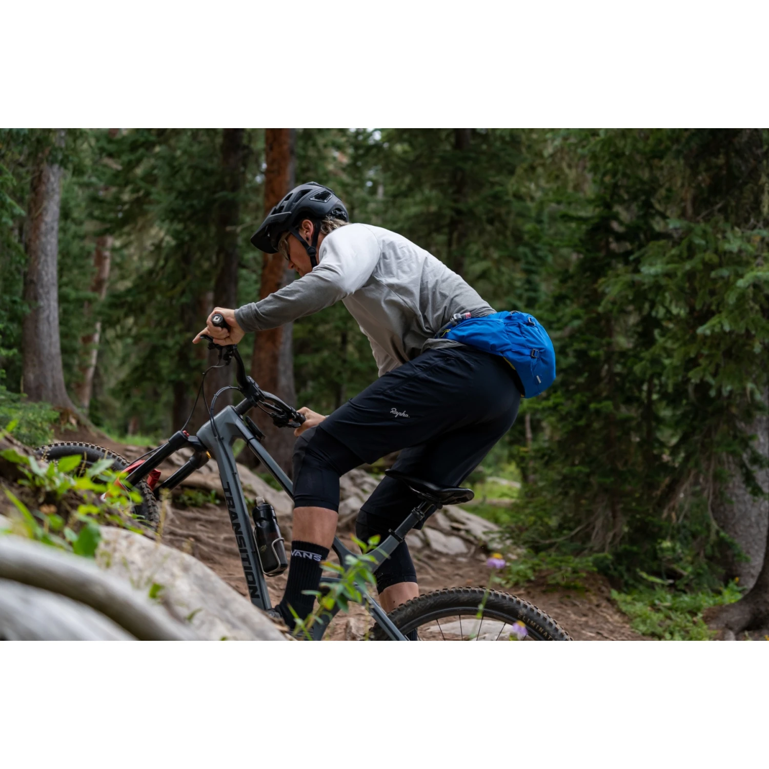 Osprey Seral 4 Waist Pack + Hydration Bladder - Black 15 Osprey Seral 4 Waist Pack + Hydration Bladder - Black - Image 15