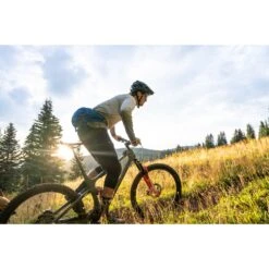 Osprey Seral 7 Waist Pack + Hydration Bladder - Black 24 Osprey Seral 7 Waist Pack + Hydration Bladder - Black -Osprey osprey seral 7 11 1392609 2