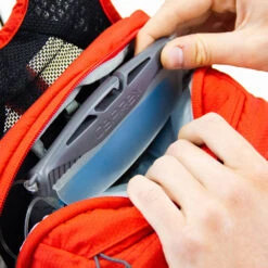 Osprey Syncro 20 Backpack - Wolf Grey 17 Osprey Syncro 20 Backpack - Wolf Grey -Osprey syncro internal hydration sleeve web 827571